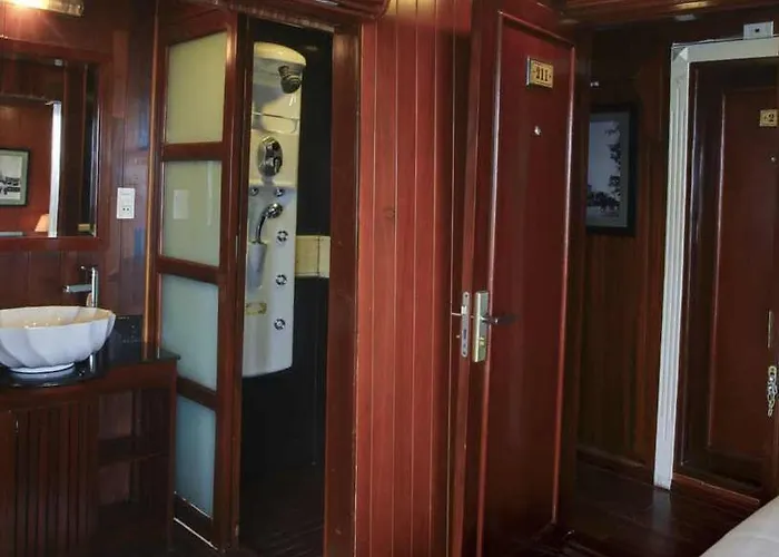 Paloma Cruise  Ha Long