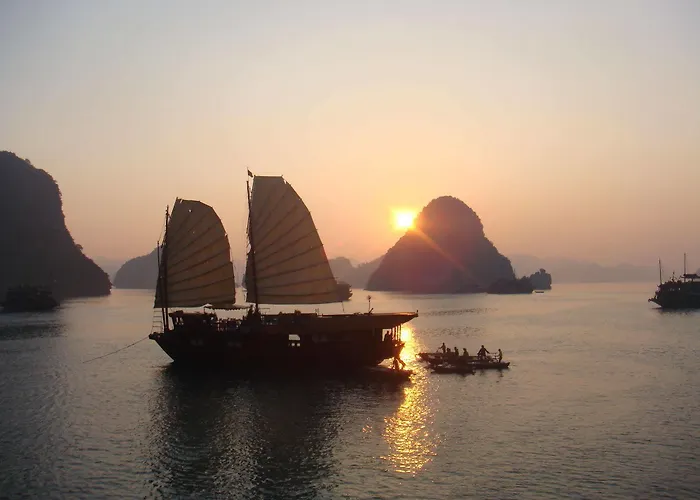 Paloma Cruise  Ha Long