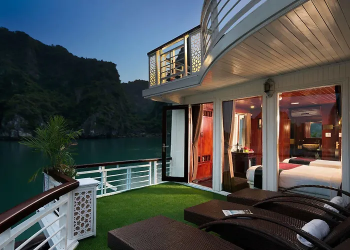 Paloma Cruise Ha Long